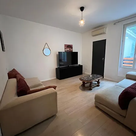 Grand Appartement Avec Terrasse Centre Ville Arles Exterior photo