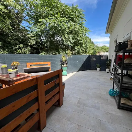 Grand Appartement Avec Terrasse Centre Ville Arles Exterior photo