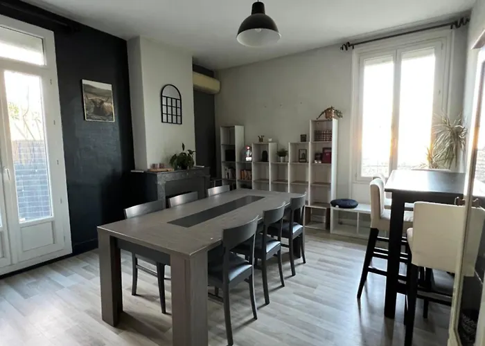 Grand Appartement Avec Terrasse Centre Ville Arles